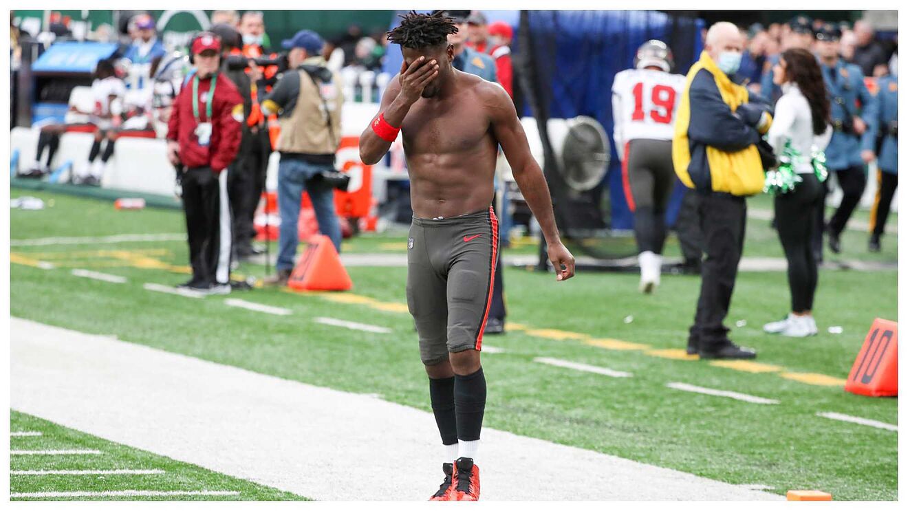 Antonio Brown fue liberado por los Bucaneros