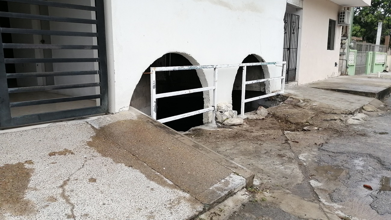 Construyen 6 casas sobre drenes pluviales en Madero