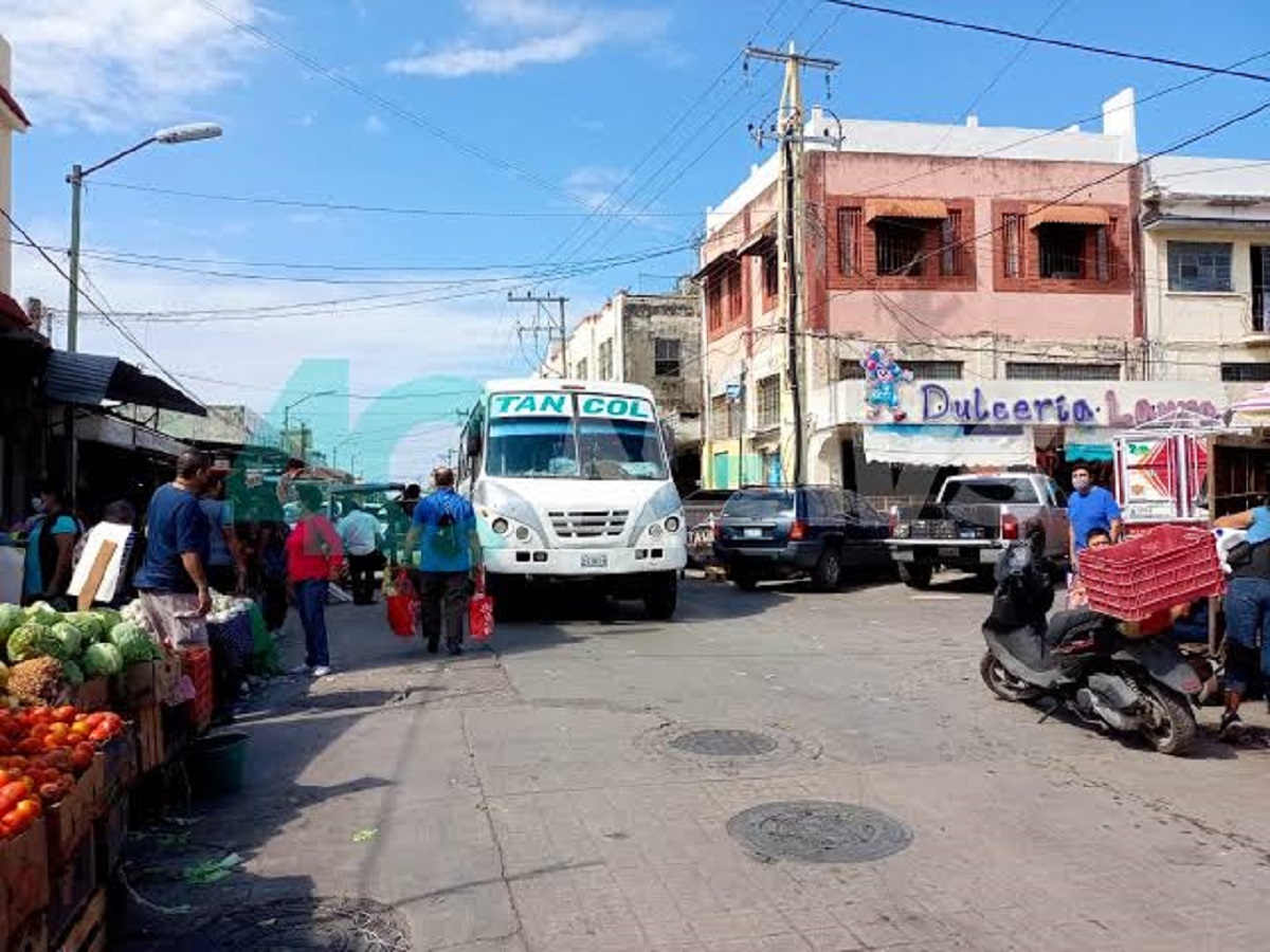 Retirarán a comerciantes que invaden vía pública en Tampico