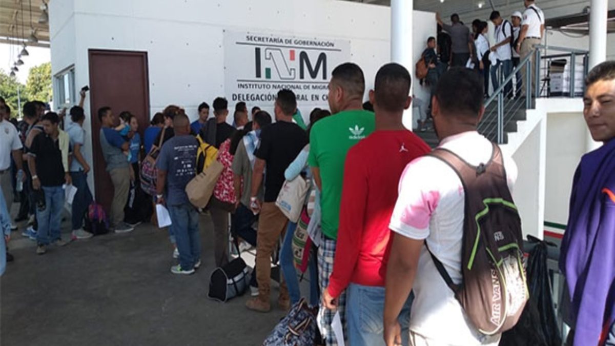 INM disolvió una caravana de migrantes