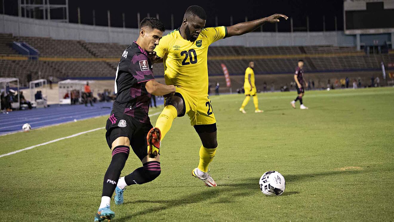 México derrotó 2-1 a Jamaica