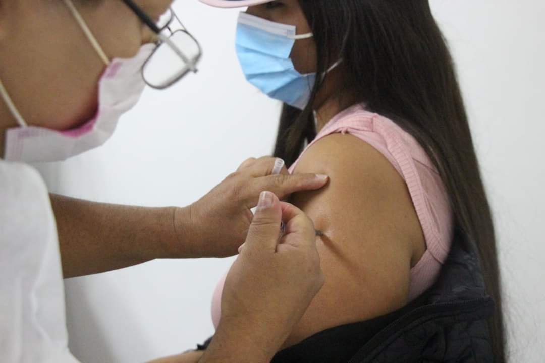 Tampico aplican refuerzo de vacuna