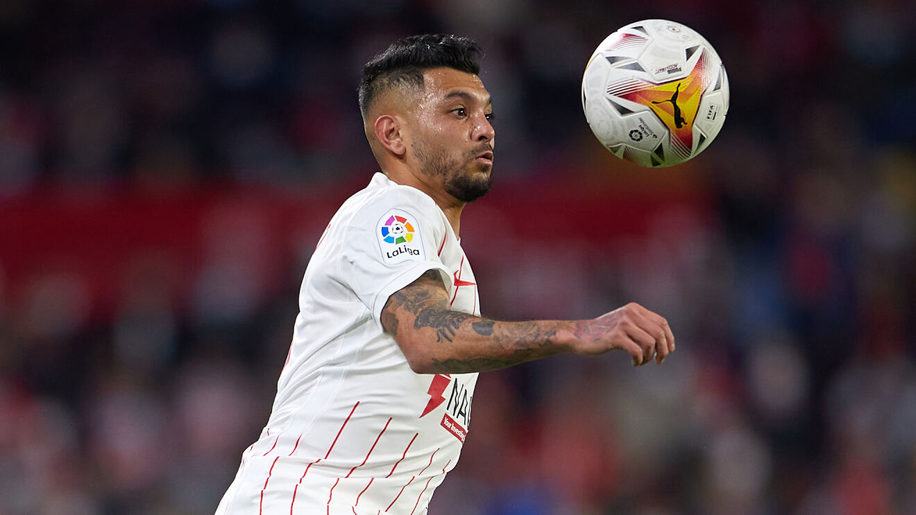 Tecatito Corona debutó en LaLiga con el Sevilla