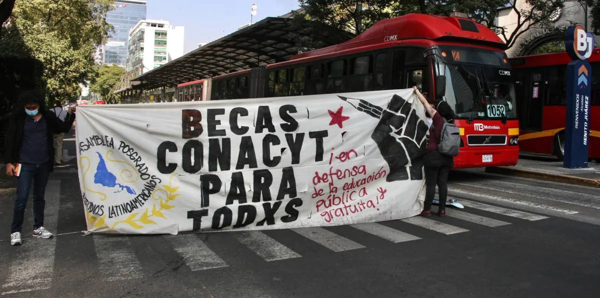 Tras las manifestaciones de estudiantes contra el CONACYT, el Consejo ahora amenaza a los estudiantes en protestas con suspender becas.