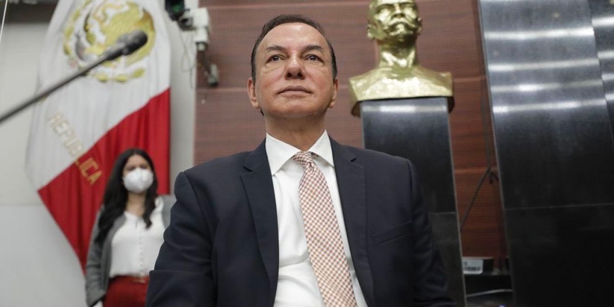 La familia de José Manuel Del Río Virgen acusa que el secretario de la Jucopo fue vinculado a proceso por "teorías del juez" y no por pruebas.