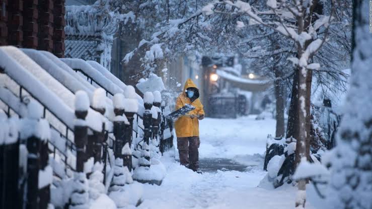 Debido a una fuerte tormenta invernal en EEUU, se cancela más de 3 mil vuelos en varios aeropuertos del país, especialmente en la costa este