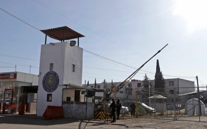 Detienen a 19 trabajadores del penal de San Miguel en Puebla donde se halló el cuerpo de un bebé en un basurero.