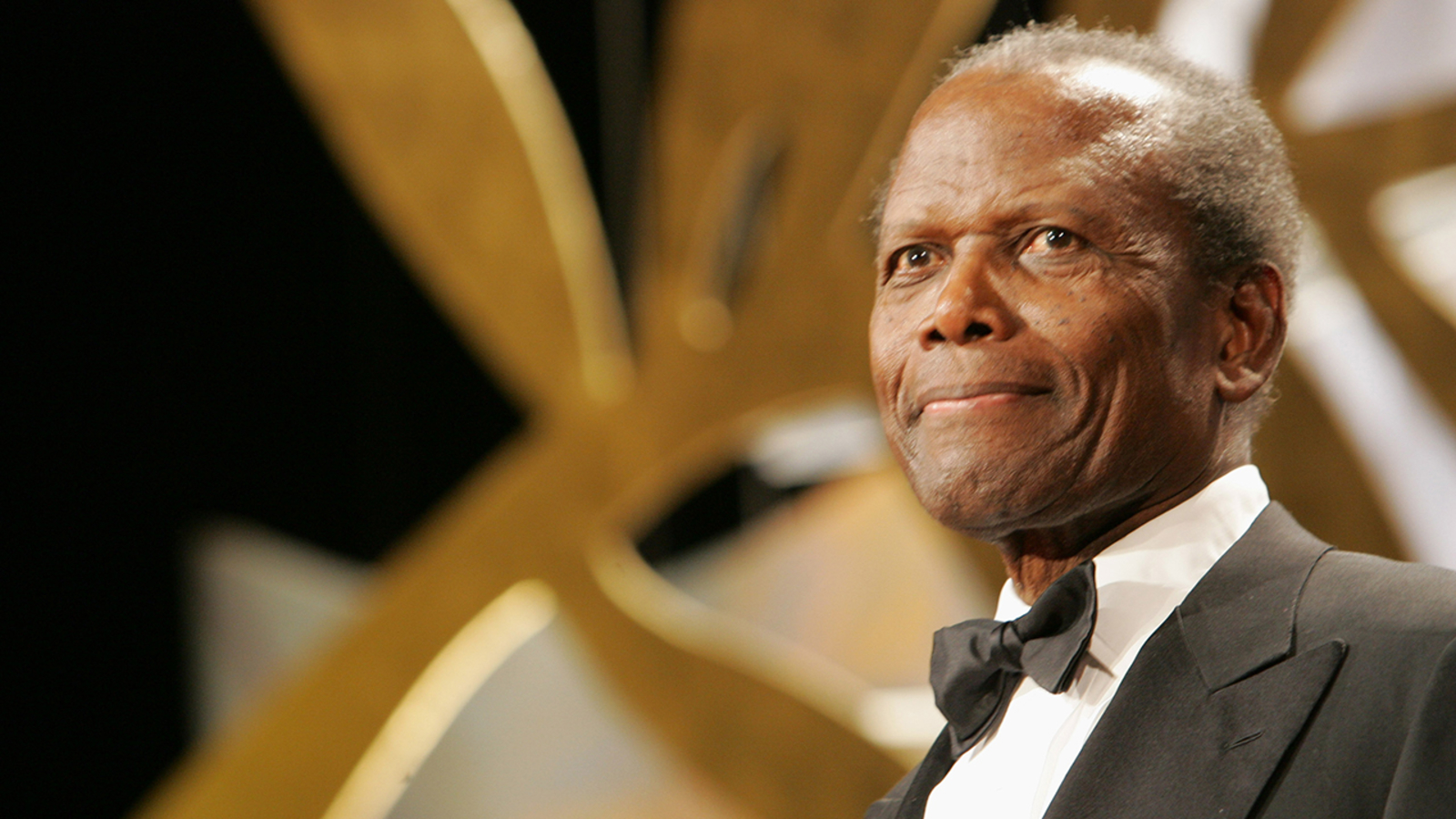 A los 94 años, fallece Sidney Poitier, una de las primera estrellas afroamericanas de Hollywood. Ganó dos veces el premio de la Academia.