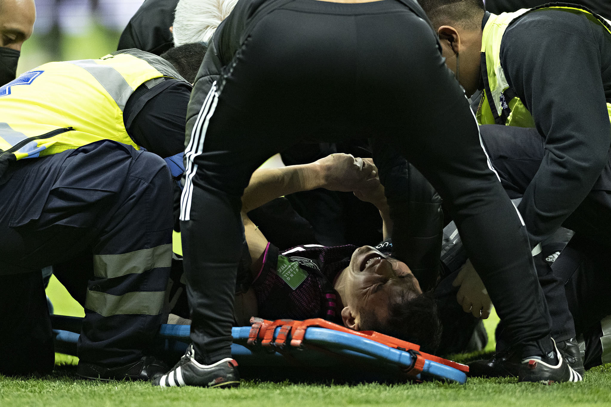 Chucky Lozano se volvió a lesionar