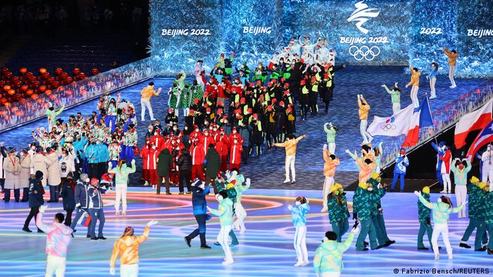Los Juegos Olímpicos de Invierno Beijing 2022 apaga su llama olímpica y le pasa la estafeta a Milán-Cortina 2026.