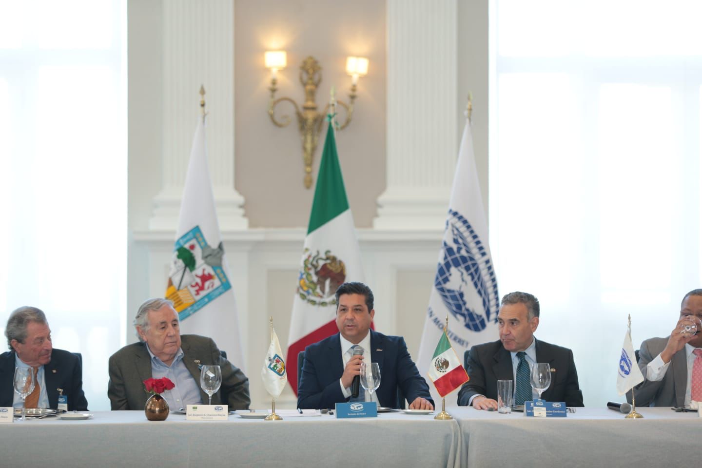reunió el gobernador con cónsules honorarios