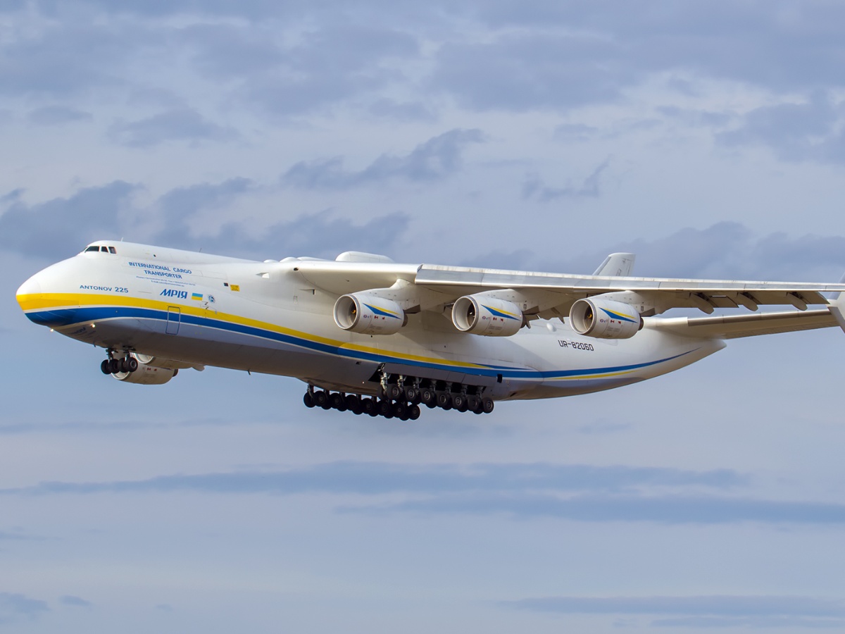 Según dio a conocer el gobierno ucraniano, el ejército ruso destruye el avión más grande del mundo, conocido como 'Mriya', en Kiev.