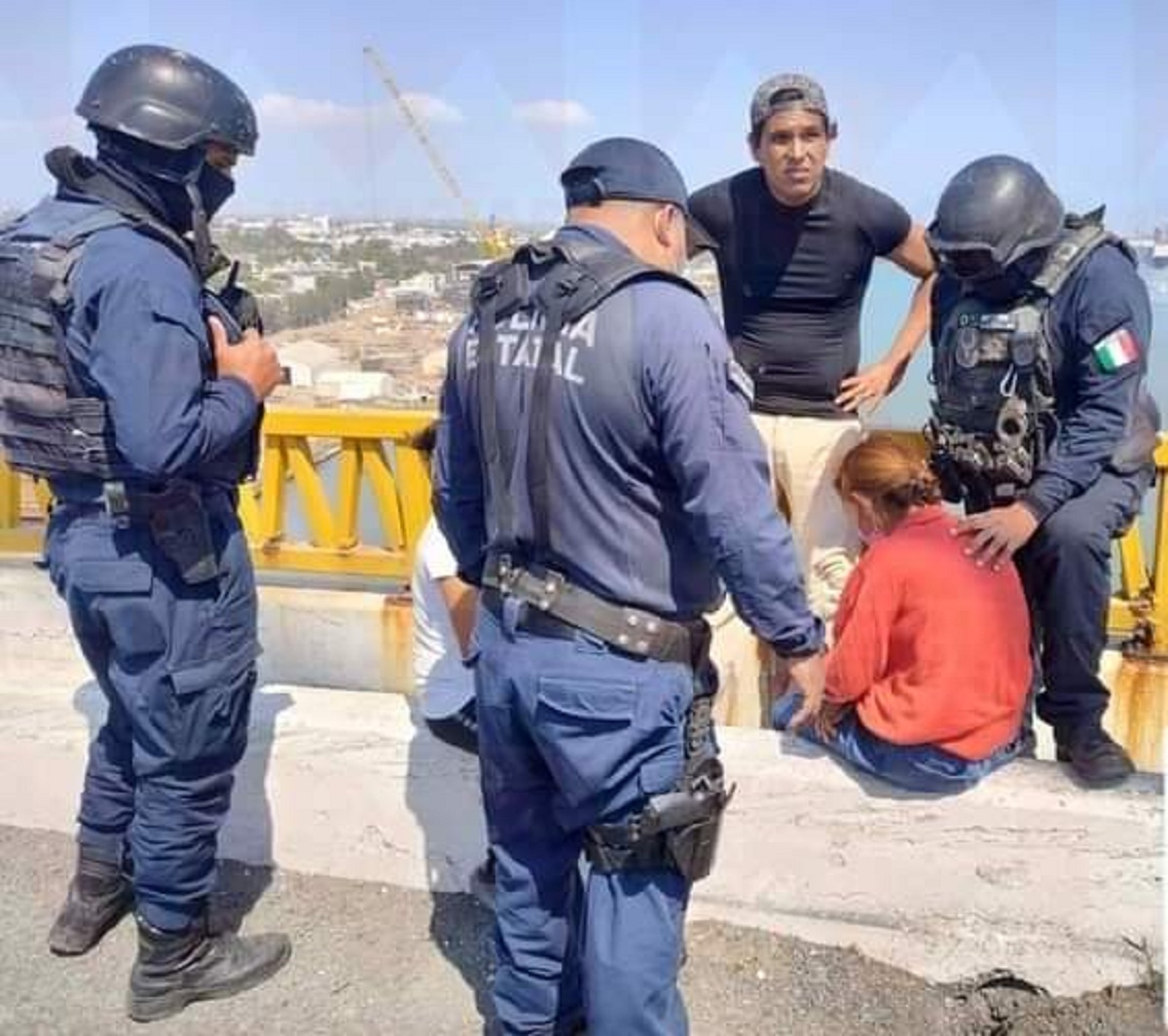 intenta tirarse del puente Tampico