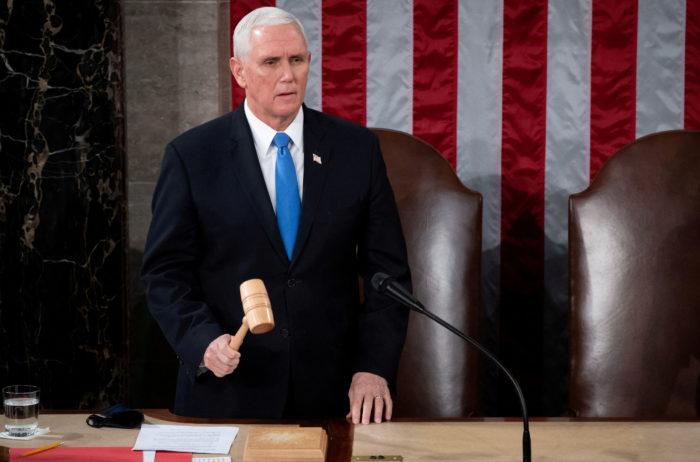El exvicepresidente de Estados Unidos, Mike Pence, asegura que Trump se equivoca y que no tenía derecho a anular elecciones.