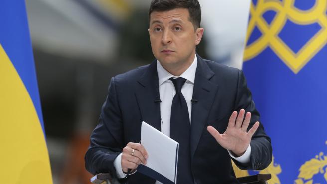 Presidente de Ucrania ordena enlistarse en el ejército a todo mayor de edad. Prevé que la movilización se efectúe en un plazo de 90 días