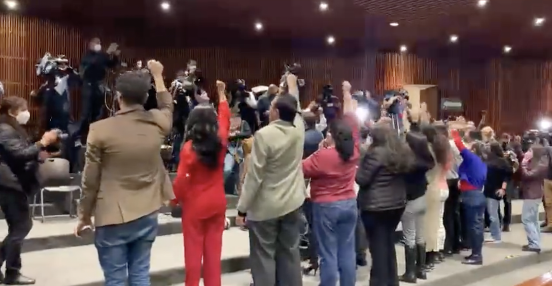 Periodista, reporteros y personal de medios, protestan en Cámara de Diputados y en el Senado por agresiones a la prensa.