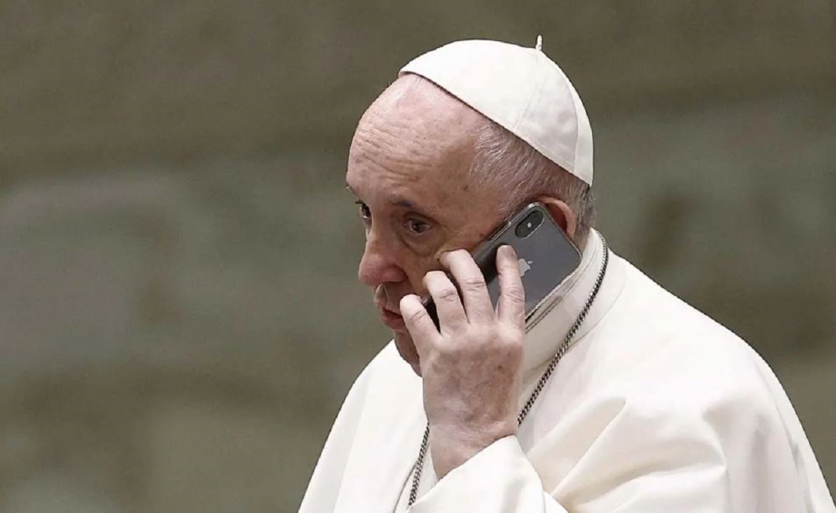 Papa Francisco llama a Zelenski