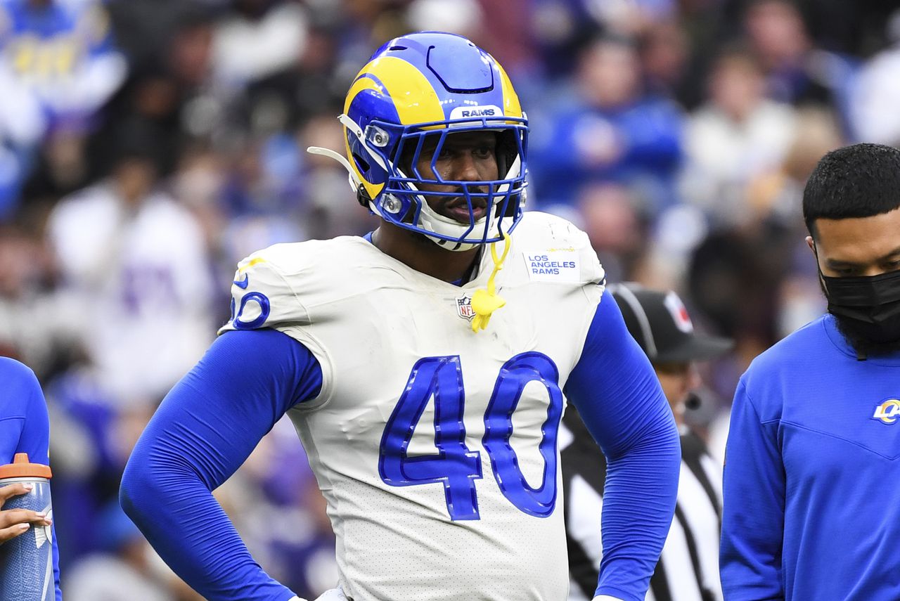 Von Miller firmó con los Bills de Buffalo