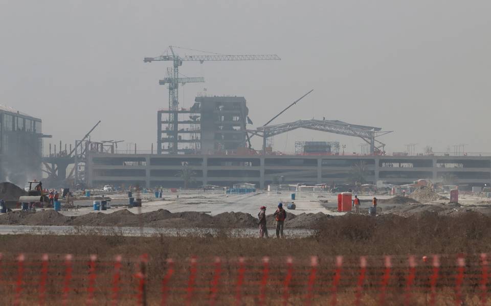 Muere un trabajador en obras de interconexión del Aeropuerto Internacional Felipe Ángeles (AIFA) tras caída de trabe de concreto.