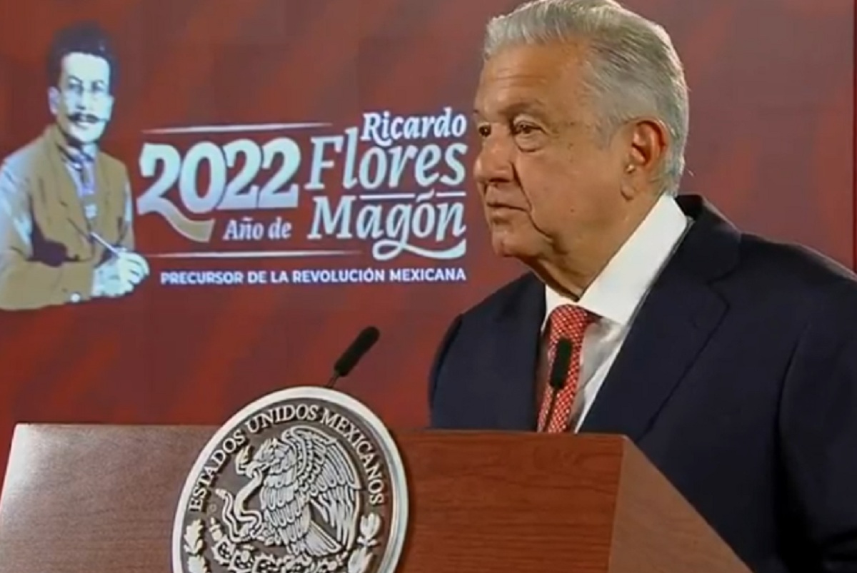 Derbez no recibe sobres sino transferencias