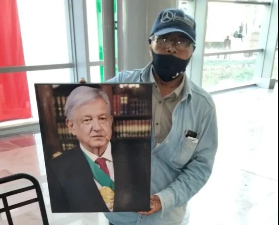 Se instalan vendedores ambulantes en los pasillos del Aeropuerto Internacional Felipe Ángeles (AIFA) inaugurado el día de hoy.