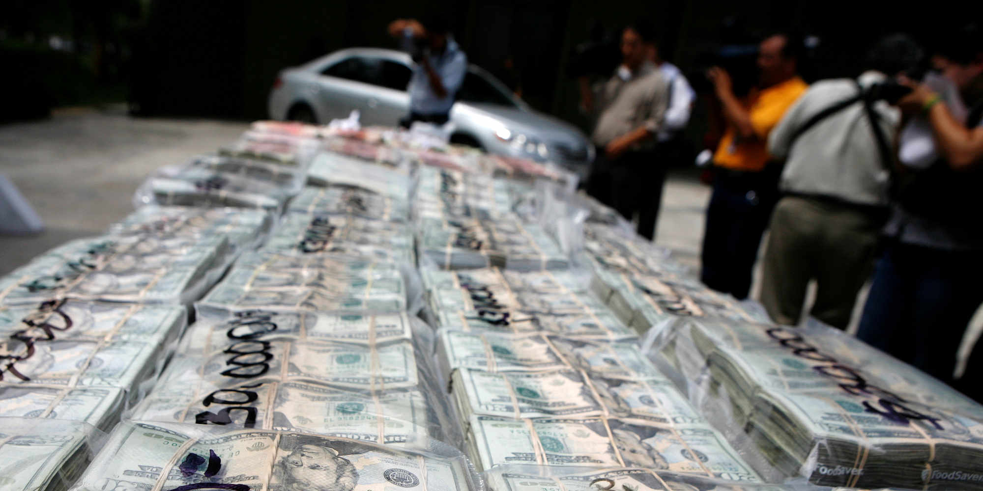 Según dio a conocer la Junta Internacional de Fiscalización, los cárteles en México hacen lavado de dinero con hasta unos 25 mil mdd al año.