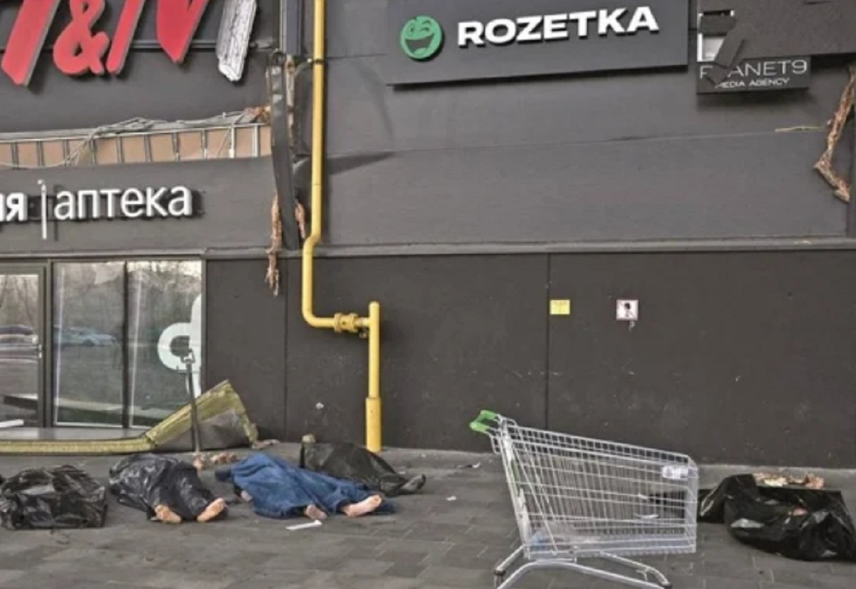 fuerzas rusas bombardean centro comercial