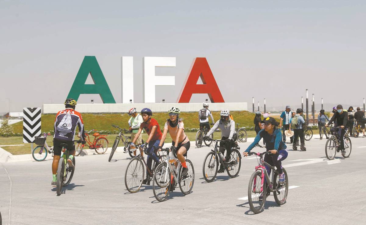 Luego de un recorrido del AIFA, los primeros visitantes del nuevo aeropuertos dividen a las redes con reacciones positivas y negativas