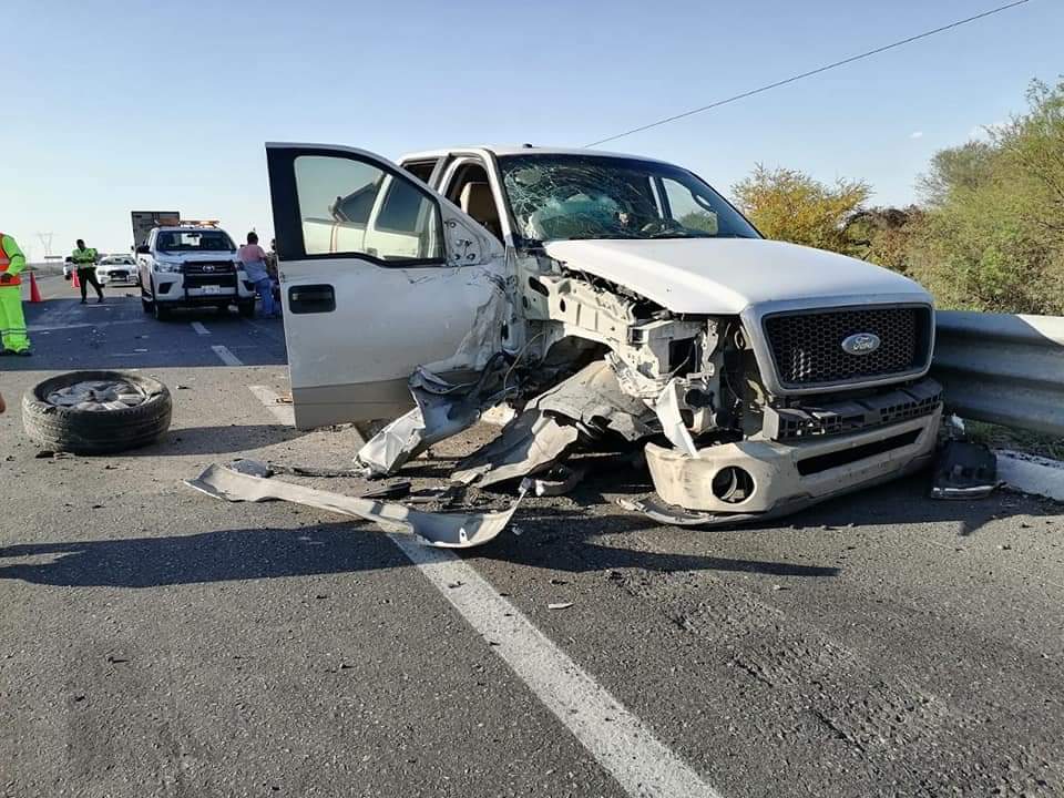 Familia libra la muerte en carretera