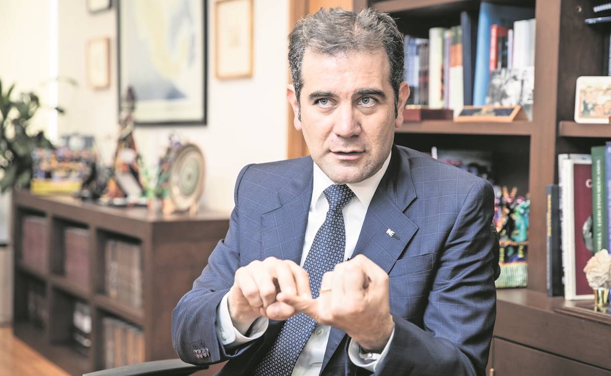 En un mensaje que ofreció el consejero presidente, Lorenzo Córdova, llama a los políticos a apegarse a las leyes expedidas para este proceso.