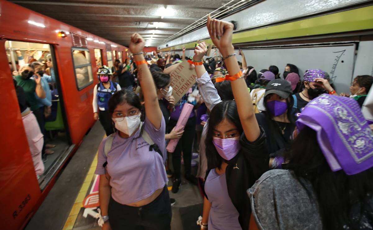 En diversos puntos de la Ciudad de México ya comienzan las marchas donde participan miles de mujeres por el 8M.