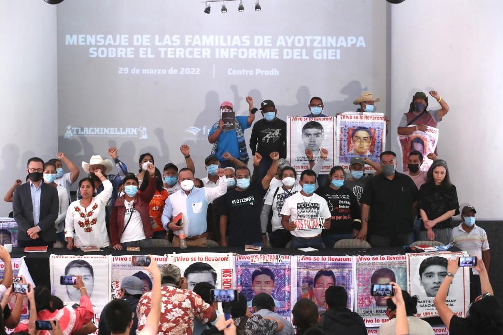padres de normalistas quieren reunirse con AMLO