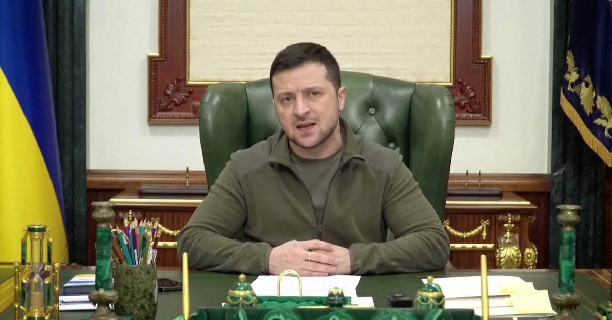 El presidente de Ucrania, Volodimir Zelensky, califica el bombardeo de Mariúpol por parte de fuerzas rusas como "un acto de terror".