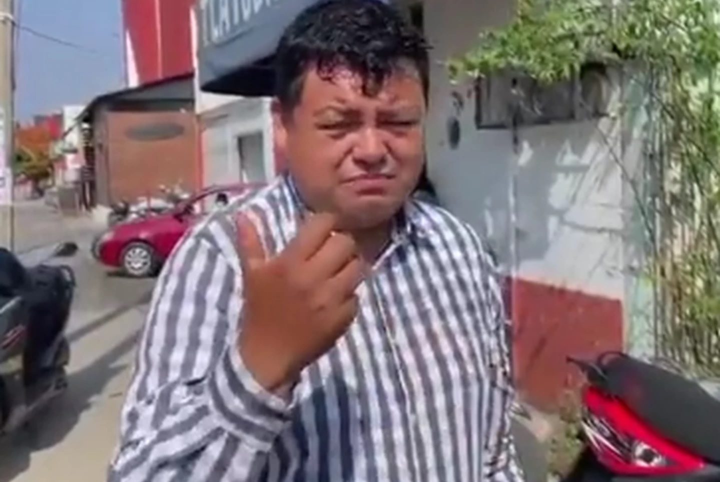 Normalistas agredieron a reportero
