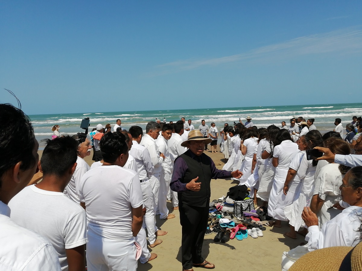 Iglesia Cristiana bautizó a 70