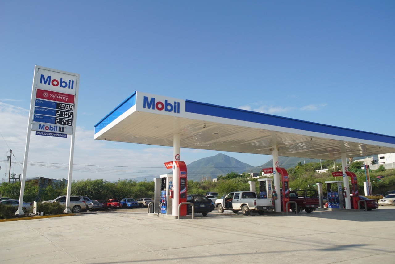 Gasolinera Mobil ofrece producto más barato
