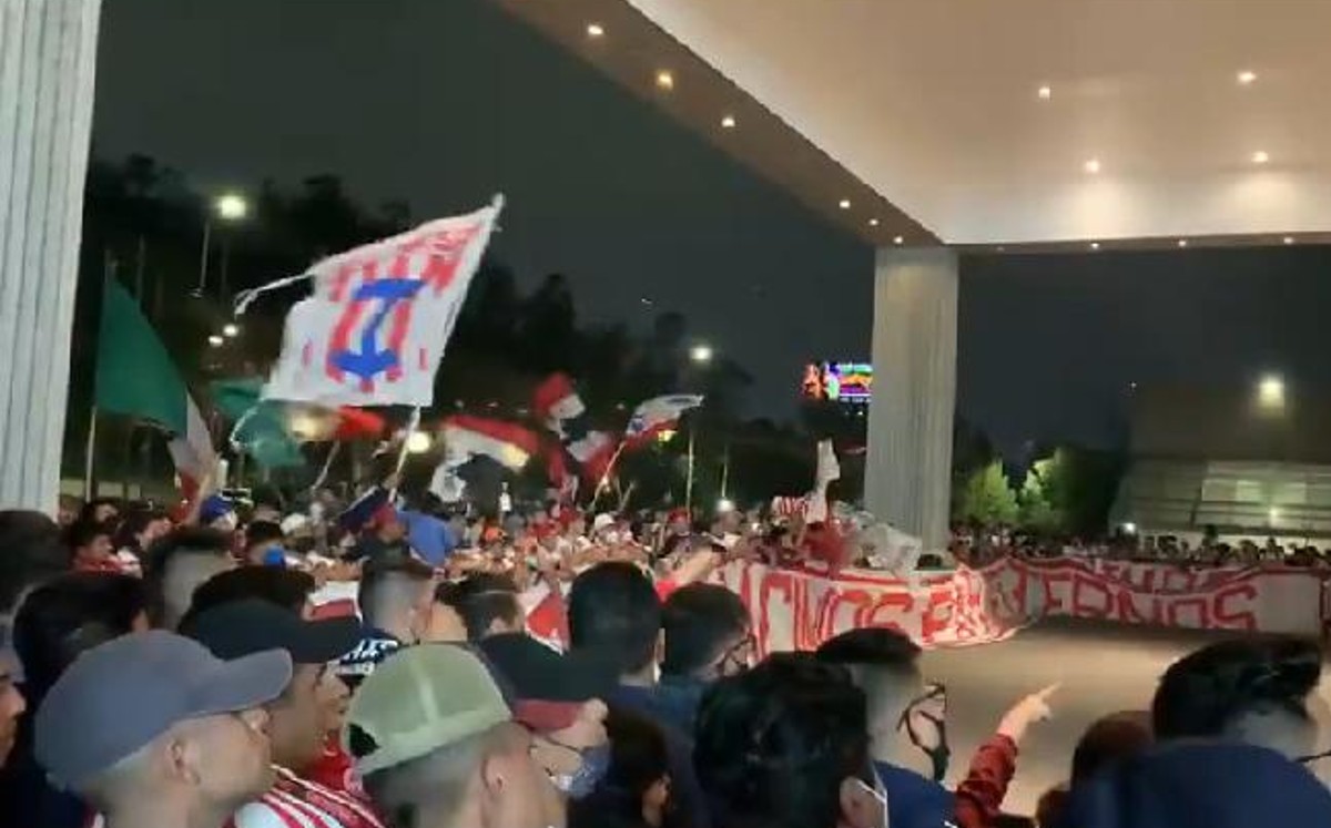 Aficionados de Chivas vandalizaron el hotel