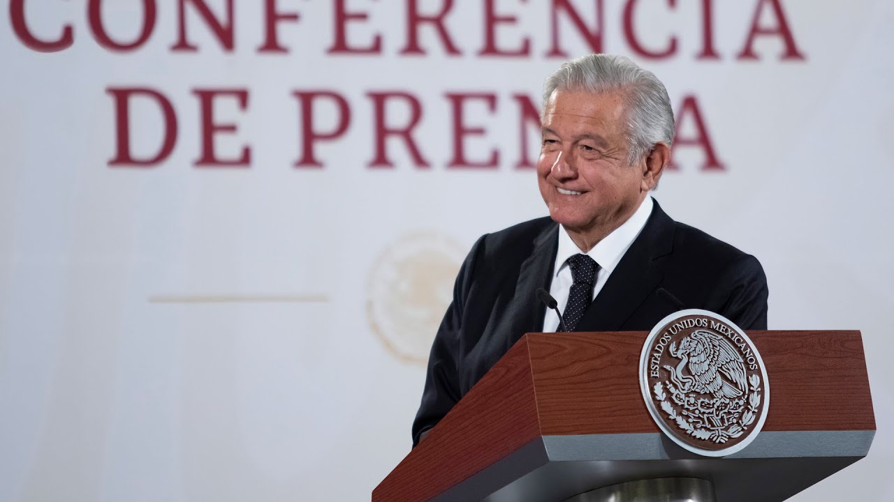 Ante la invitación a ir al tramo 5 en Quintana Roo, AMLO rechaza reunirse con famosos en dicho punto y los invita a Palacio Nacional.