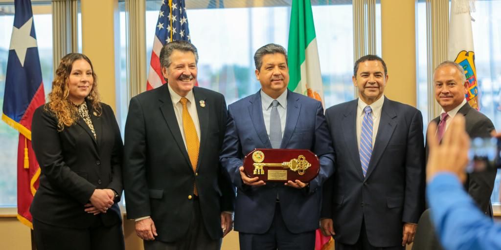 Recibe Cabeza de Vaca llaves de Laredo