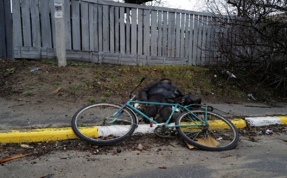 video en el que disparan a un ciclista en Bucha