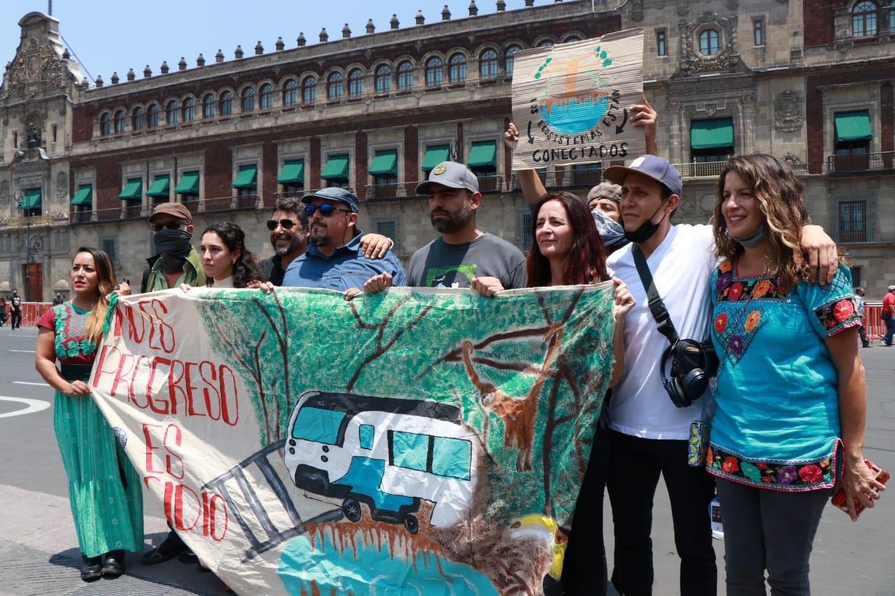 Protesta de #SélvameDelTren en Palacio Nacional