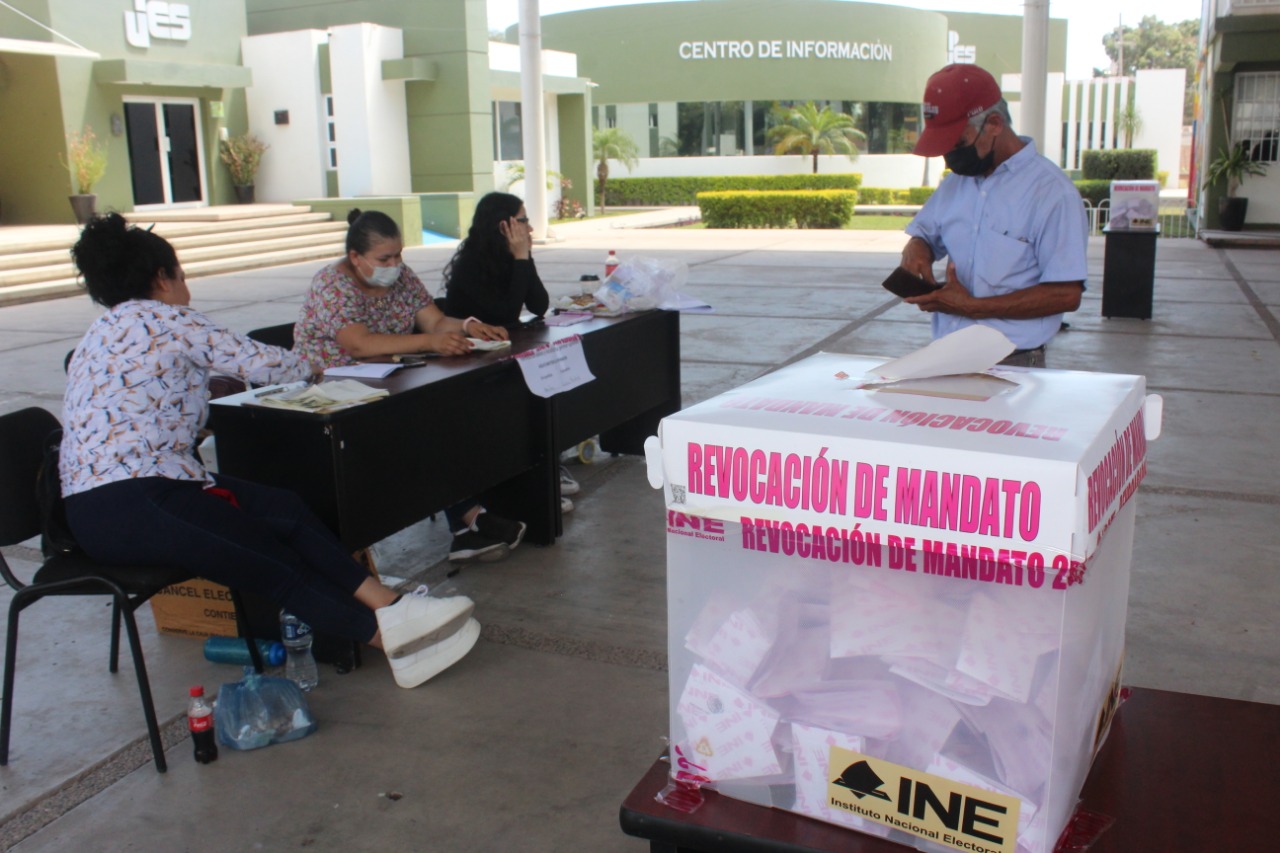 Según algunos testimonios tras el accidente de Chiapas, hubo presión para acudir a las casillas y acusan amenazas para votar en revocación.