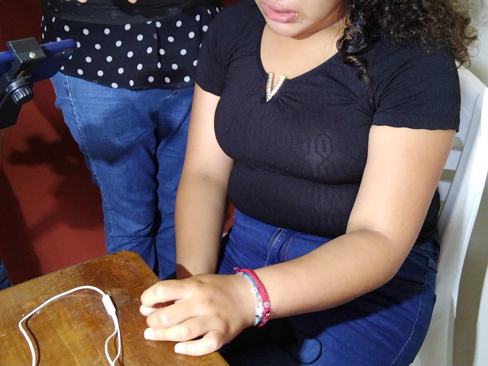 acusa a DIF de dar en adopción