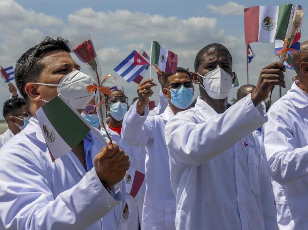 Ante la revelación de la asistencia de médicos cubanos en el país, miembros de la CEESP califican de oscura y poco ética a la contratación.