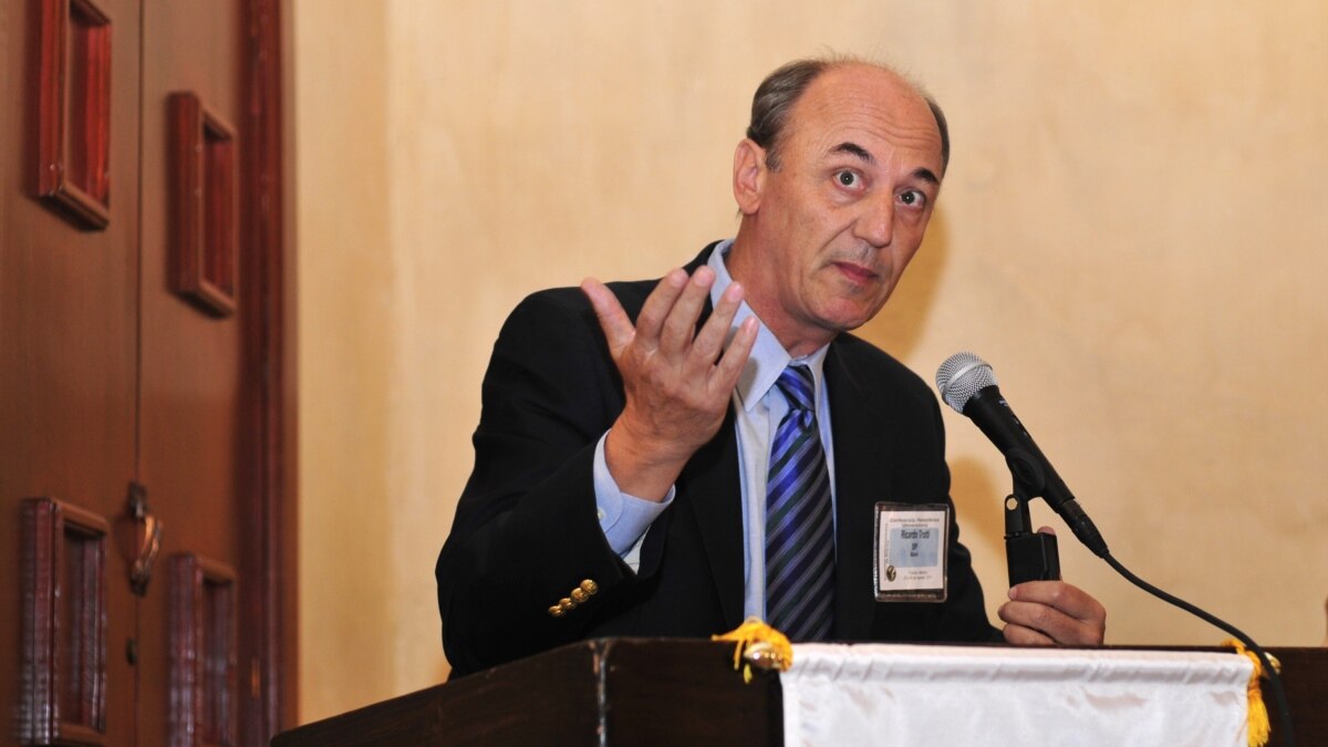 Durante una entrevista, el director ejecutivo del SIP, Ricardo Trotti, exhibe los retos de los periodistas en el Día de la Libertad de Prensa.