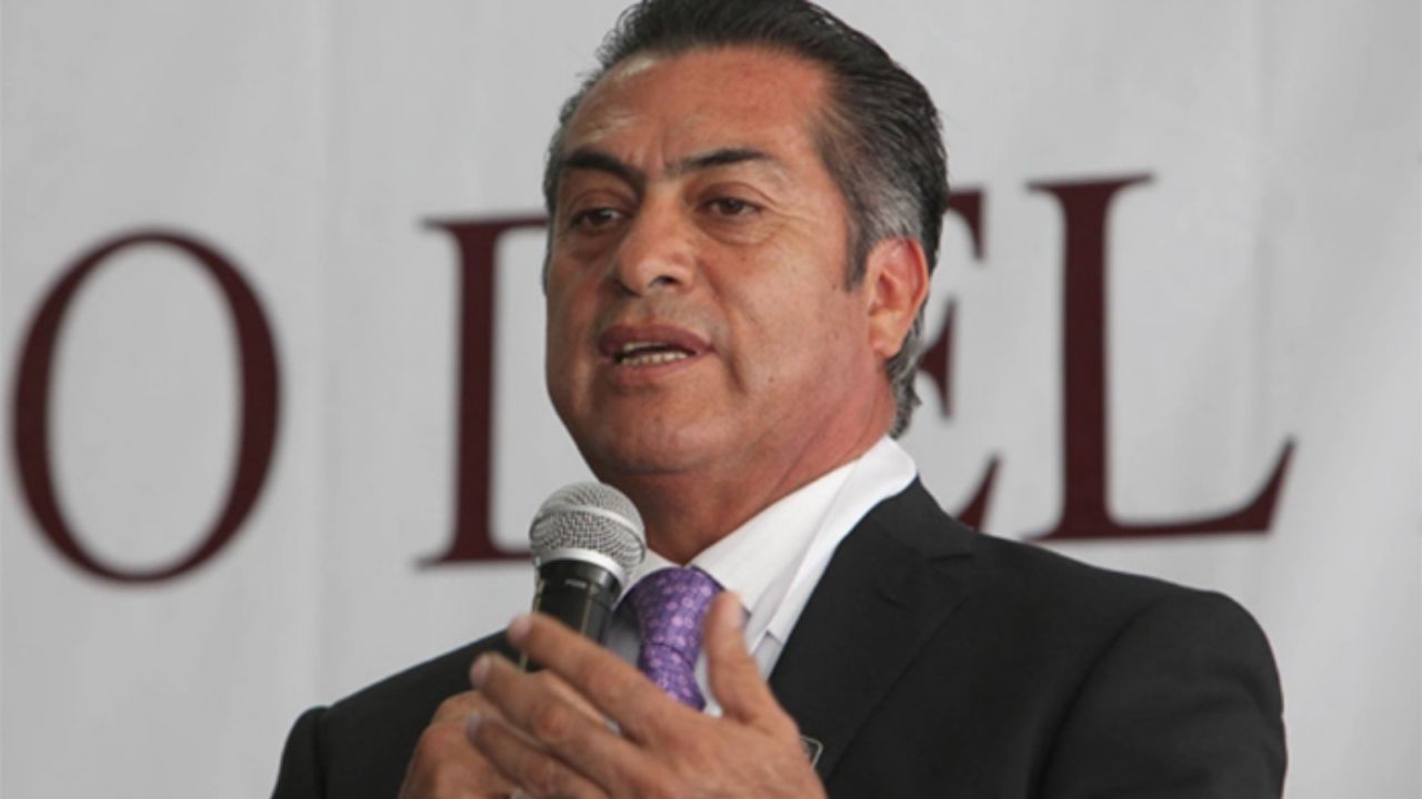 Este sábado por la tarde, nuevamente tuvieron que ingresar en el quirófano a 'El Bronco' y lo operan de urgencia por complicaciones.