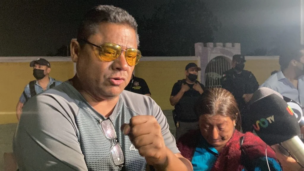 Tras el avance en el caso, el padre de Debanhi, Mario Escobar, manda un fuerte mensaje a las amigas de su hija tras entrevista en televisión.