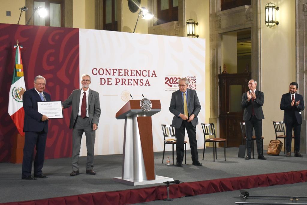 OMS premia a López Obrador