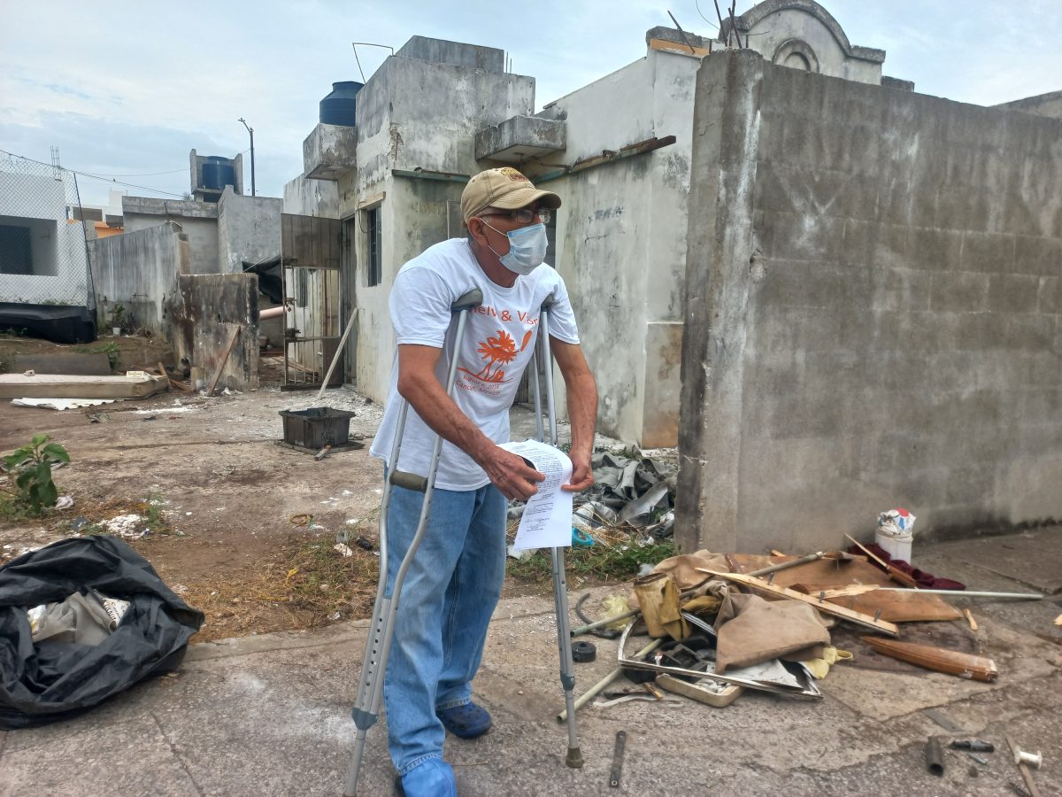 hombre que sufre una discapacidad