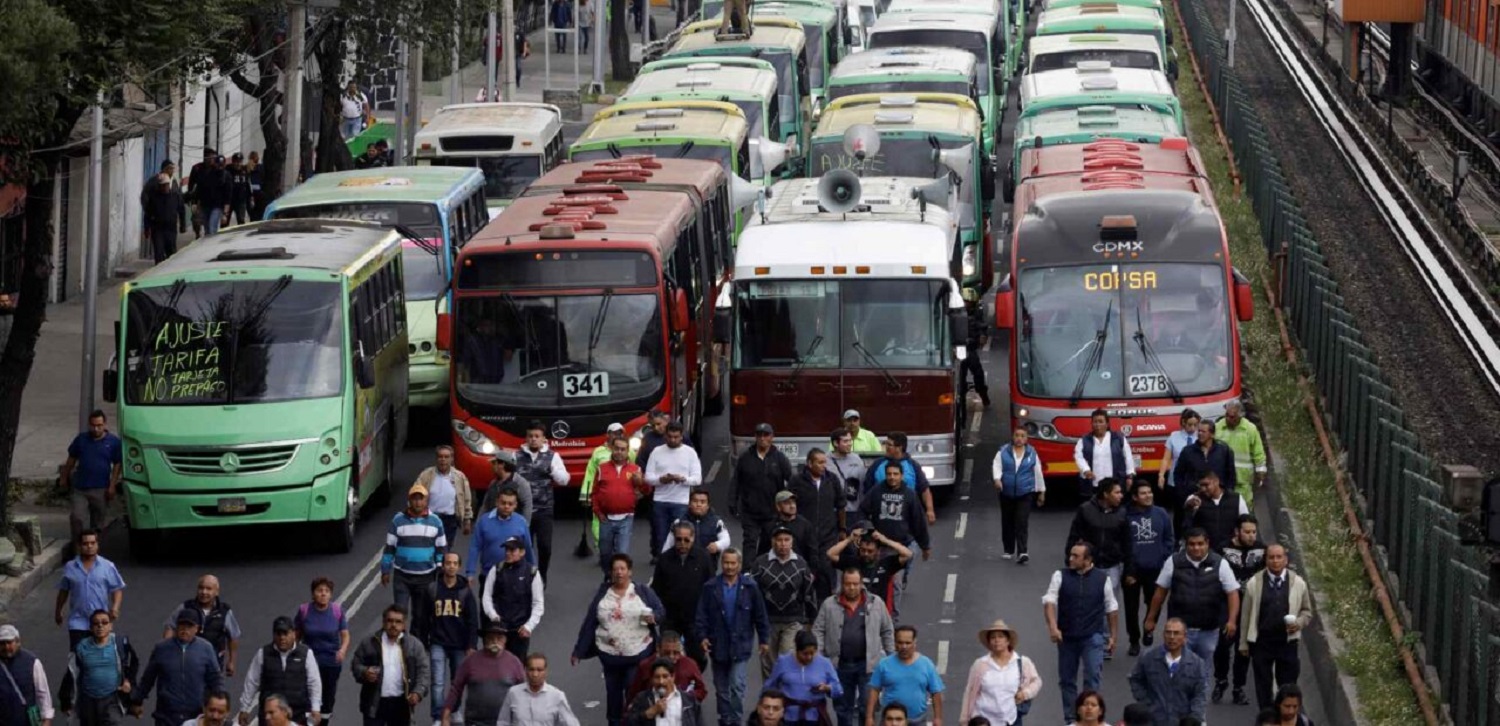 Policías repliegan bloqueos de transportistas